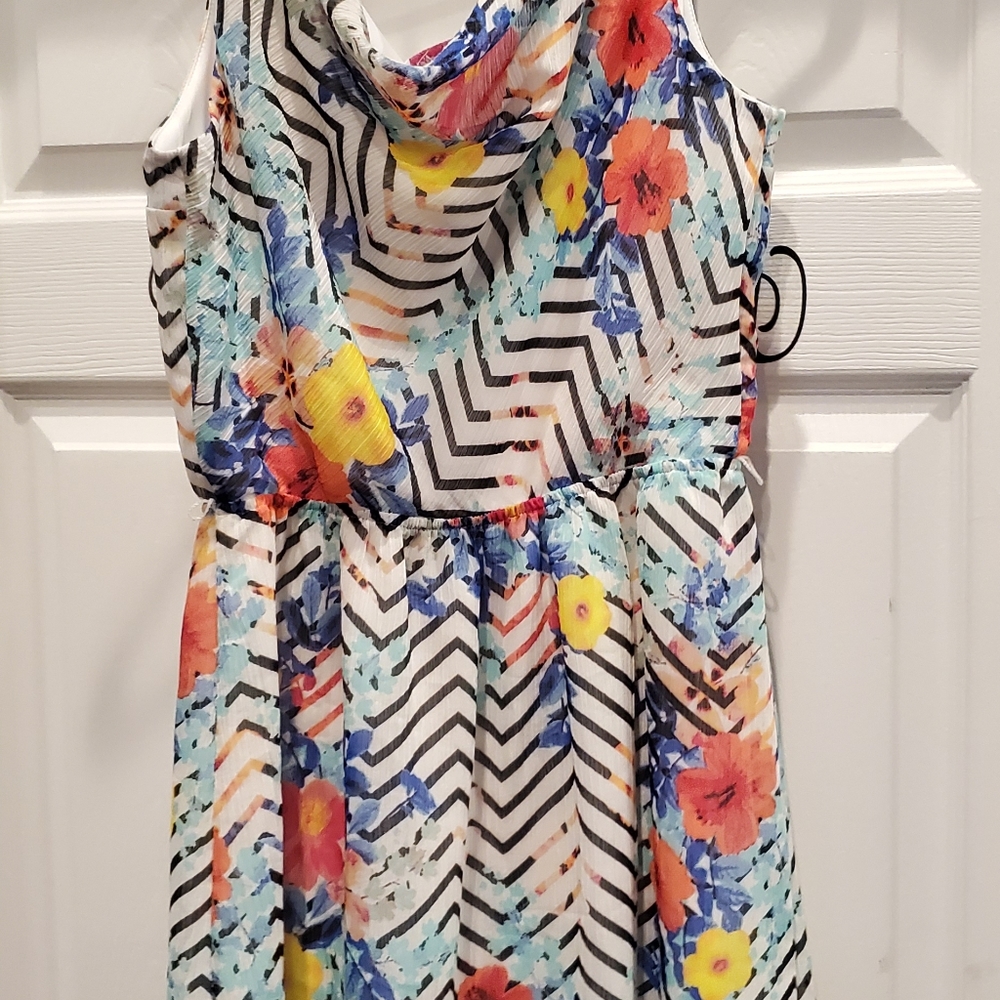 Dress - Picture 2 of 3